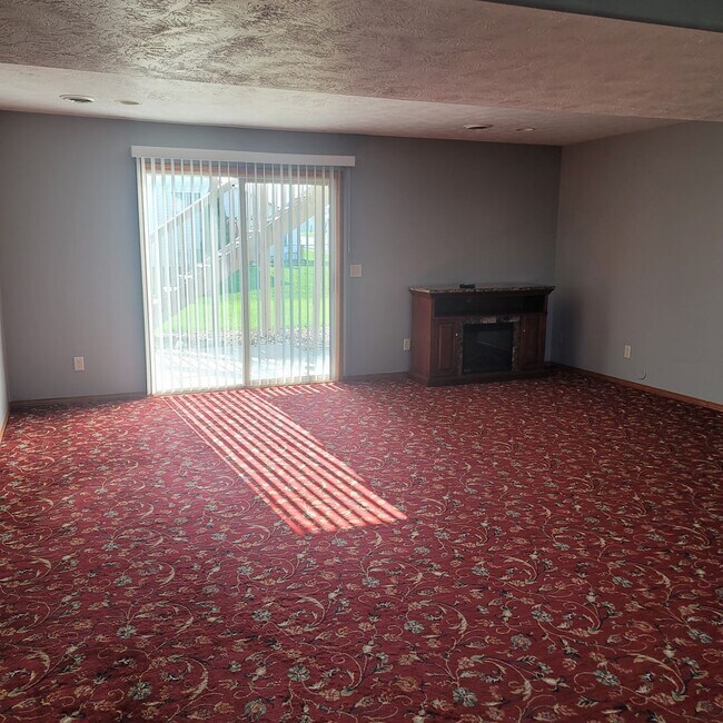 Building Photo - 3 bedroom, 2 bath, single family home.