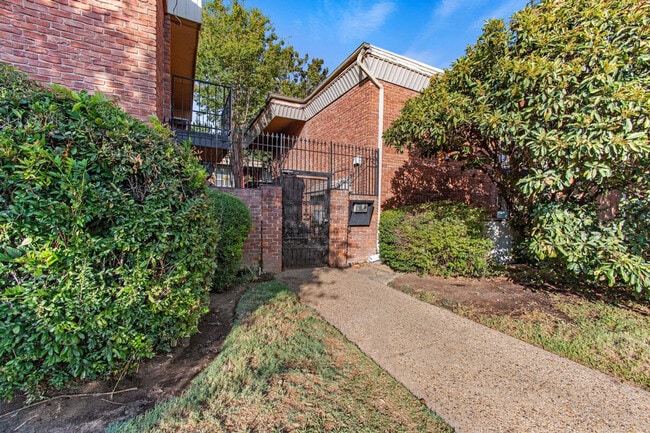 Building Photo - 4368 Cedar Springs Rd