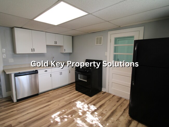 Building Photo - MUNCIE 3 BR 1 BA House with Central Air (NO SECTION 8)