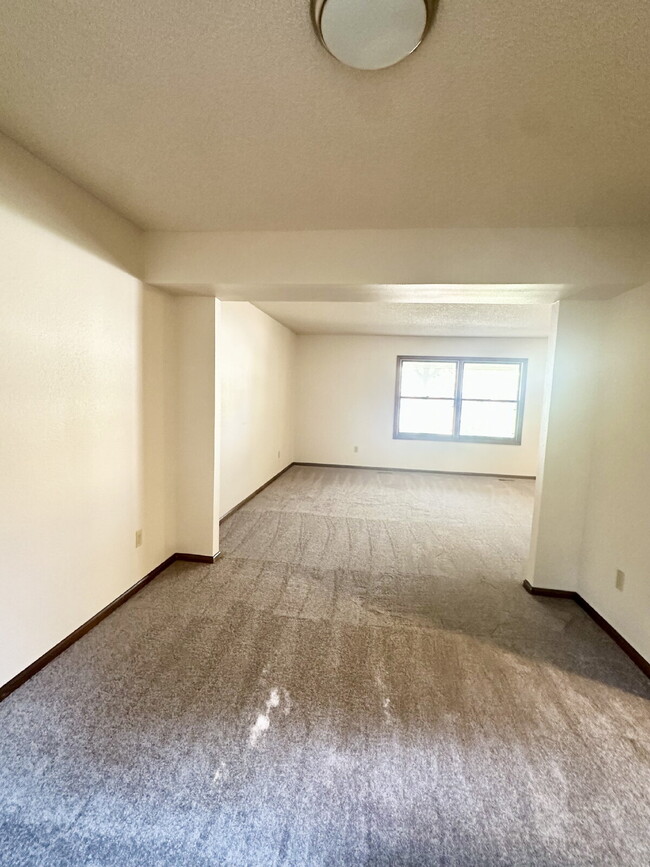 Building Photo - "Spacious 4-Bedroom Retreat with 2.5 Baths...
