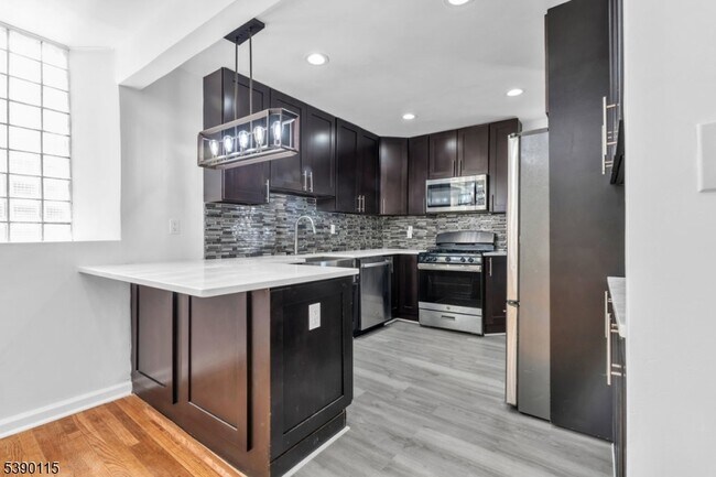 Building Photo - 2144 Tyler St