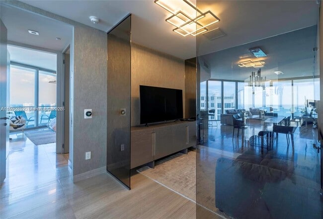 Building Photo - 18975 Collins Ave