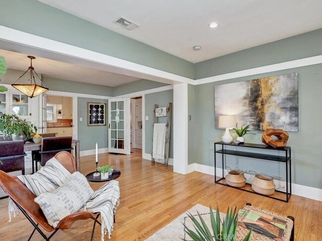 Building Photo - 229 Jacaranda Pl
