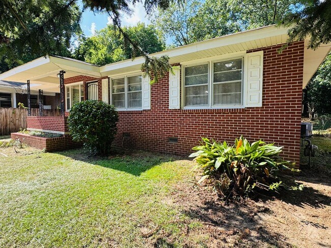 Building Photo - Dreamy 3-Bedroom