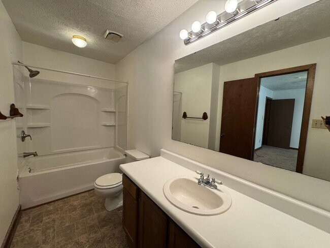 Building Photo - Cute 3 Bedroom Ranch with Large Yard