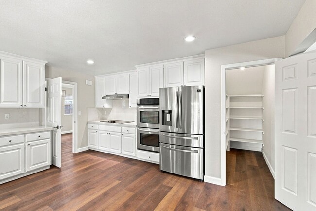 Building Photo - 749 Glenborough Dr