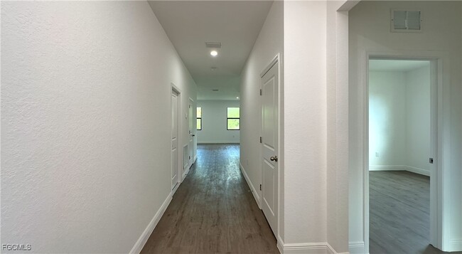 Building Photo - 8025 Oakleaf Cir