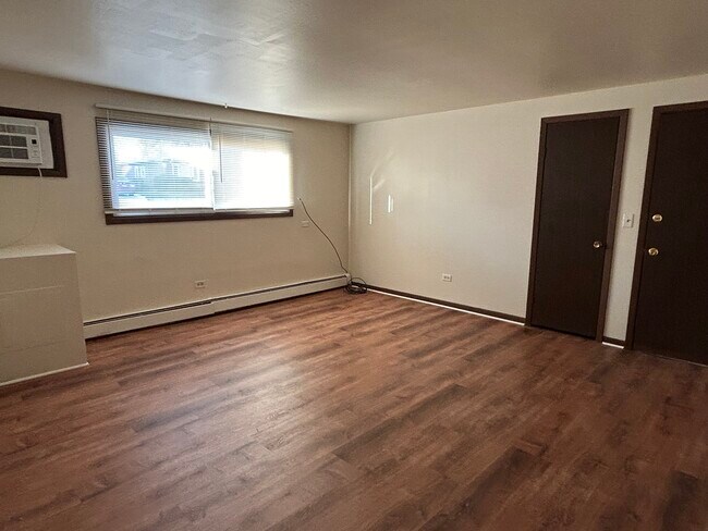 Building Photo - 1300 Getzelman Dr