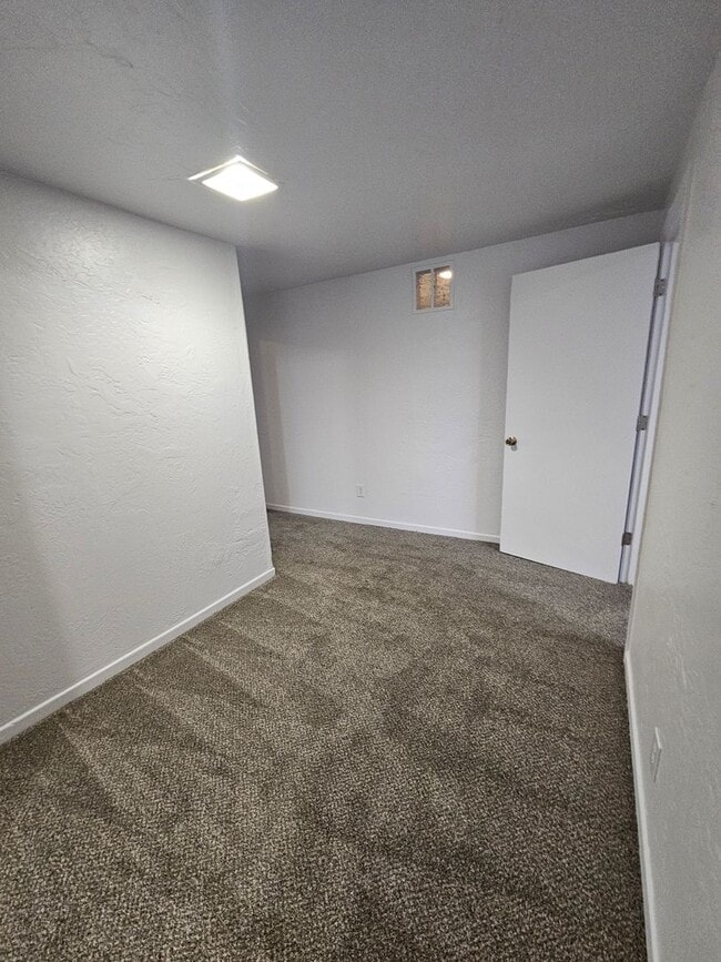 Building Photo - Almost 1300 sqft of Living Space with Plenty of Parking