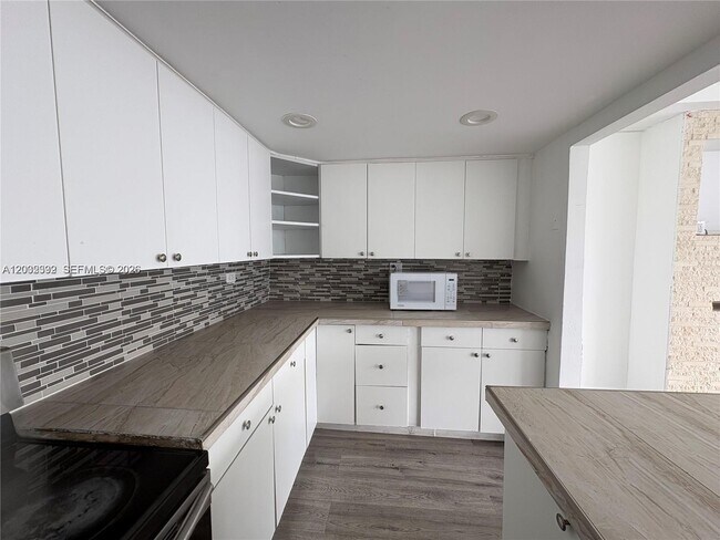 Building Photo - 7545 E Treasure Dr