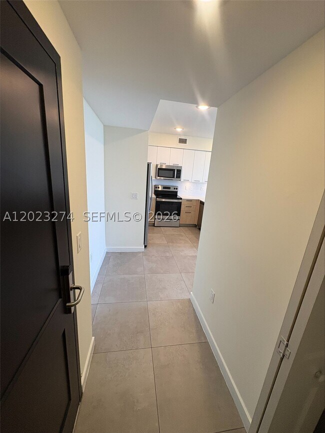 Building Photo - 16395 Biscayne Blvd
