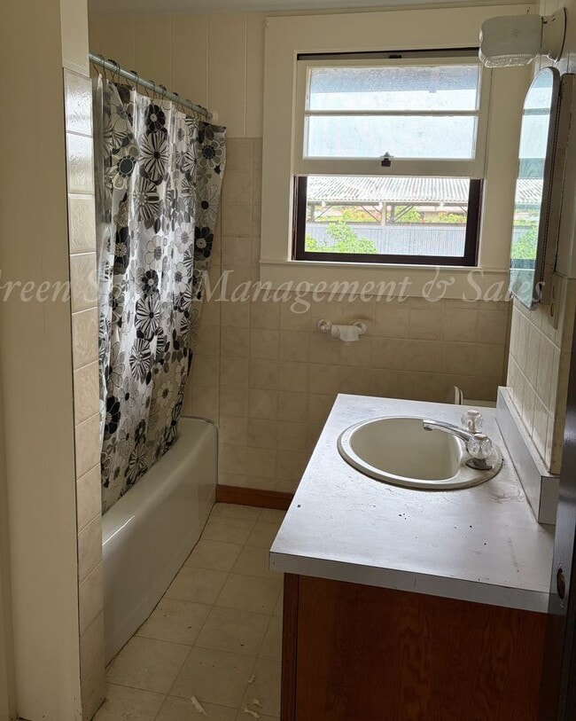 Building Photo - 93 E Kawili St