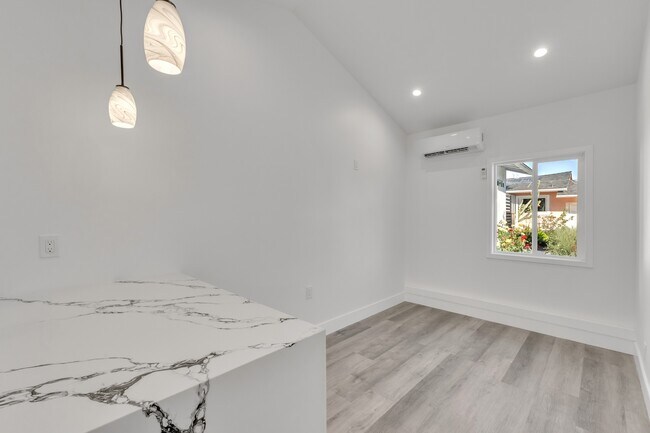 Building Photo - 14753 Hartland St