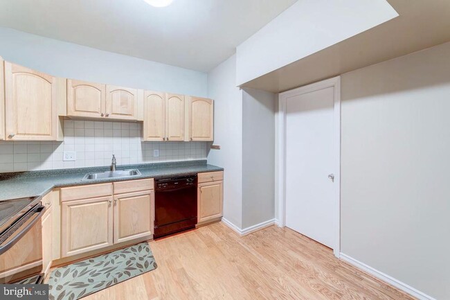 Building Photo - 7938 Bentley Village Dr