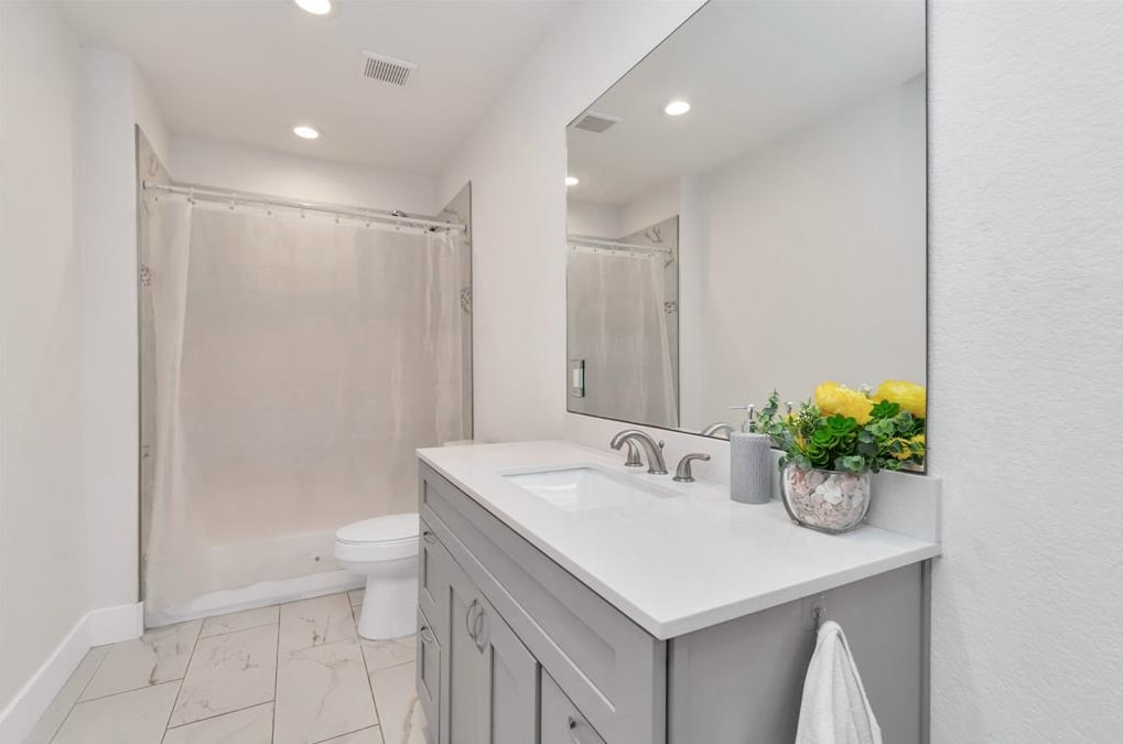 Bathroom 2 - 1212 16th Ave N