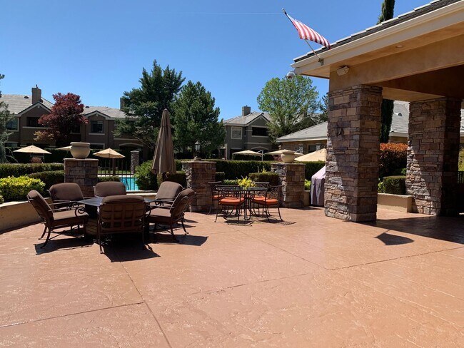 Building Photo - Fully Furnished Single Level Condo Resort LIving