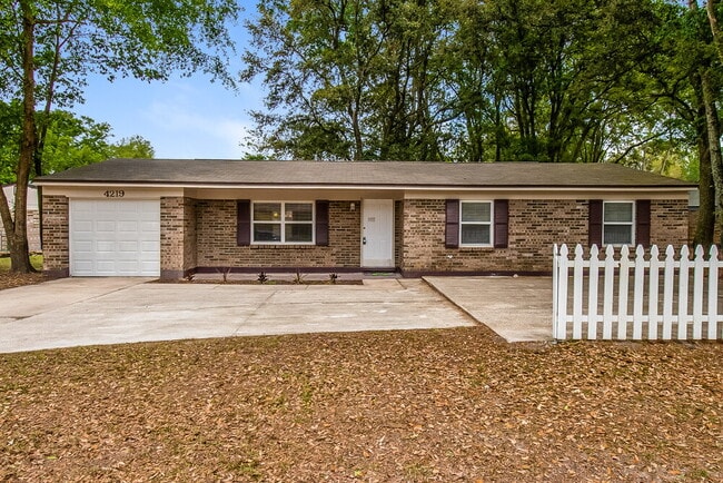 Building Photo - 4219 Pointe Haven Dr S