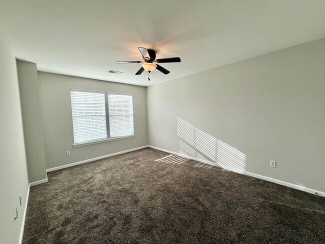 Building Photo - 4818 Summerside Dr