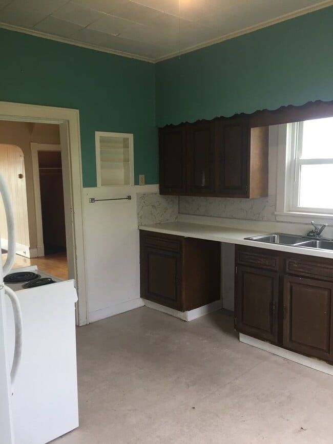 Building Photo - 1217 E 7th St