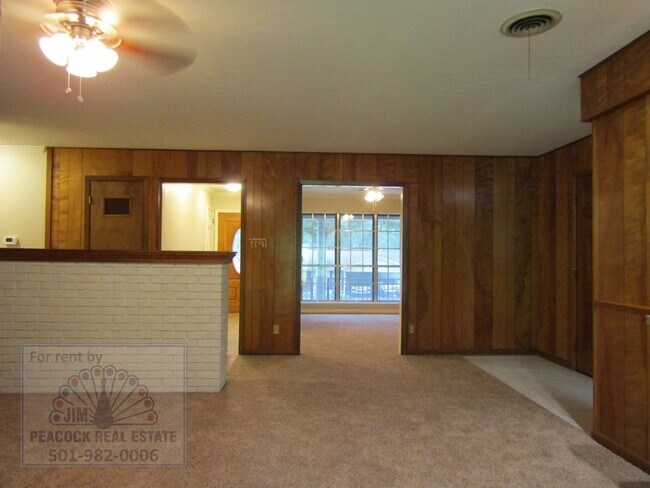 Building Photo - 509 S Longfield Ave