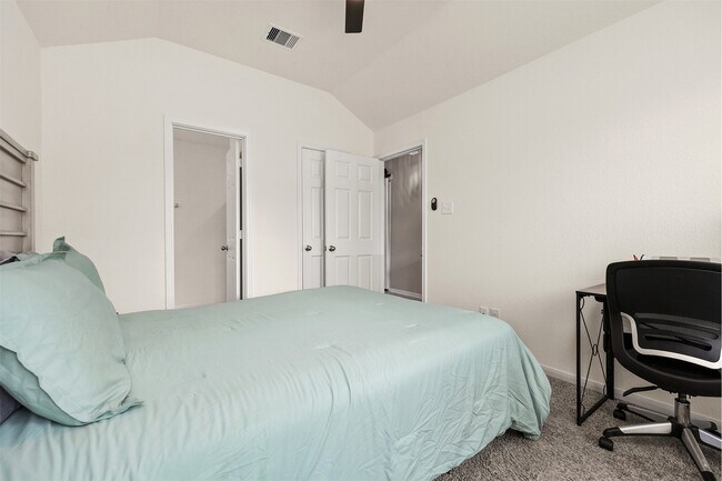 Building Photo - 2214 Sand Lily Dr