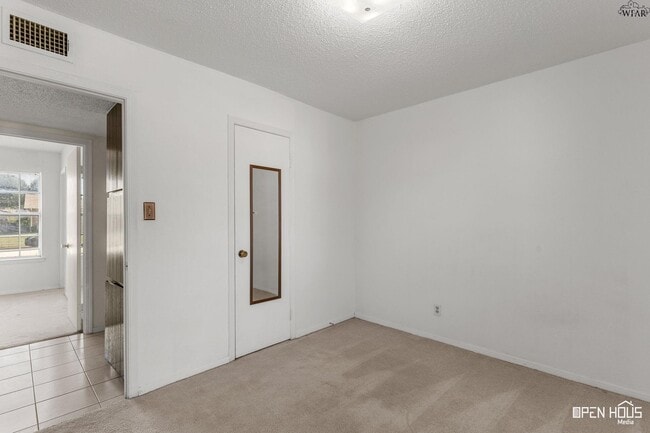 Building Photo - 212 Dirks Dr
