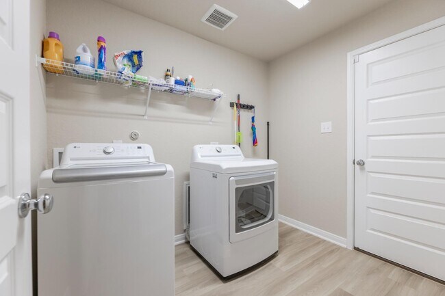 Building Photo - 3035 Selhurst St