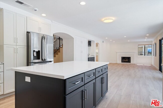 Building Photo - 6143 Lake Lindero Dr