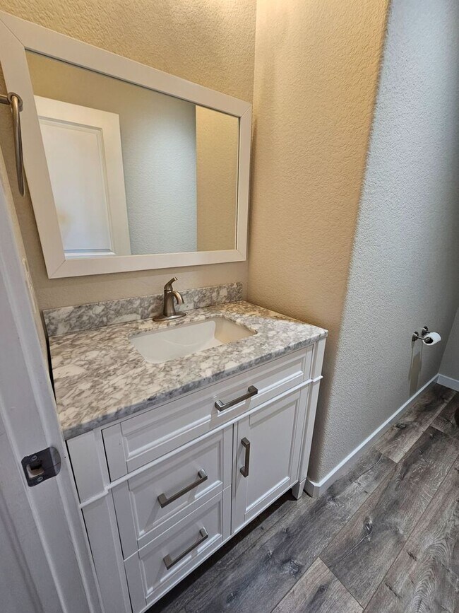 Building Photo - $4375 - 5BR/4BA Beautiful Dog Friendly Hom...