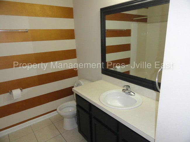 Building Photo - 7067 Deer Lodge Cir