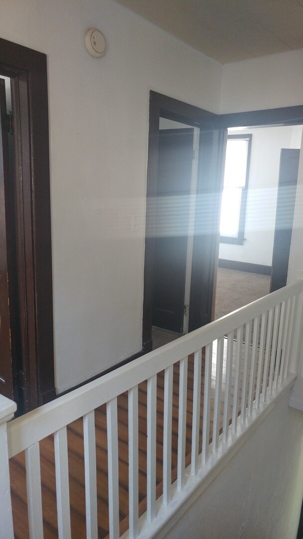 Building Photo - 2-Story House, 4Bed/2Bath washer/dryer hoo...
