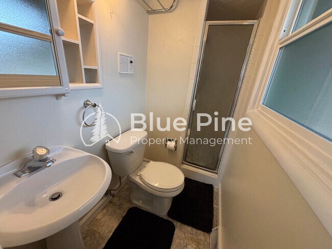 Building Photo - 1058 Mojave St