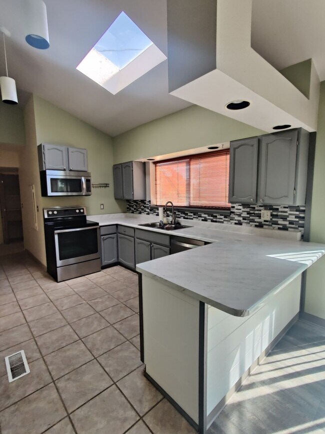 Building Photo - Your Next Home in the Heart of Richland — ...