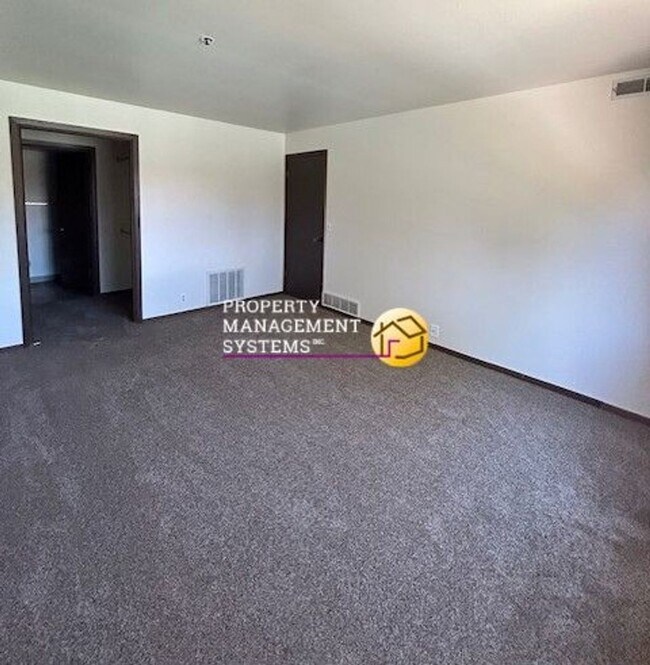 Building Photo - 69352200#5J