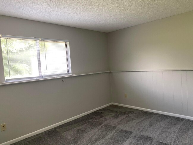 Building Photo - 822 Ronson Ave