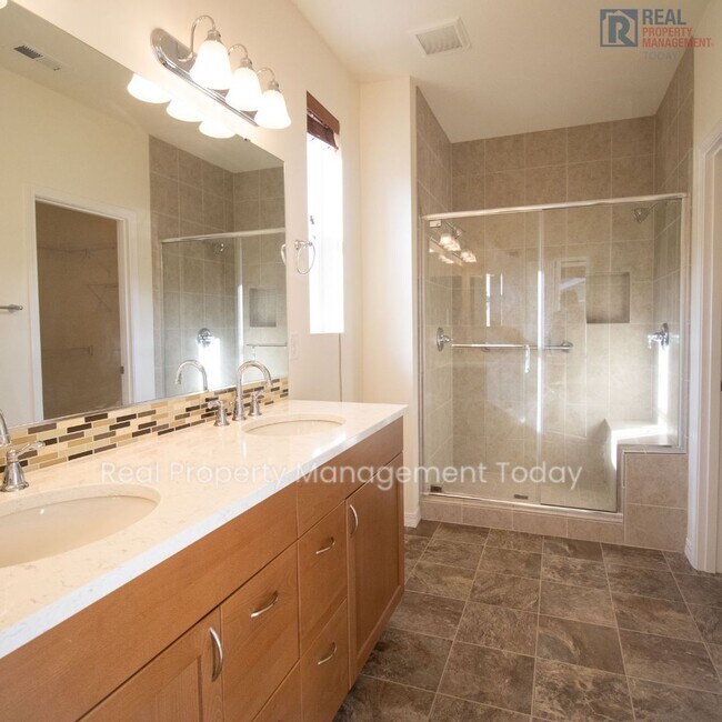 Building Photo - Beautiful 2 Bed Rambler! 55+ Community!
