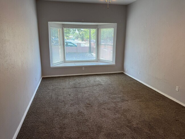 Building Photo - 2551 Aspen Ave NW