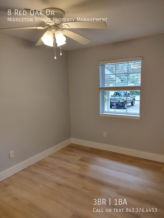 Building Photo - 8 Red Oak Dr