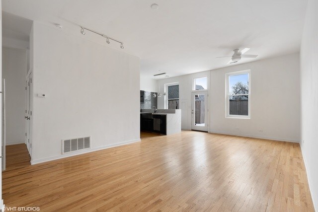 Building Photo - 747 S Western Ave