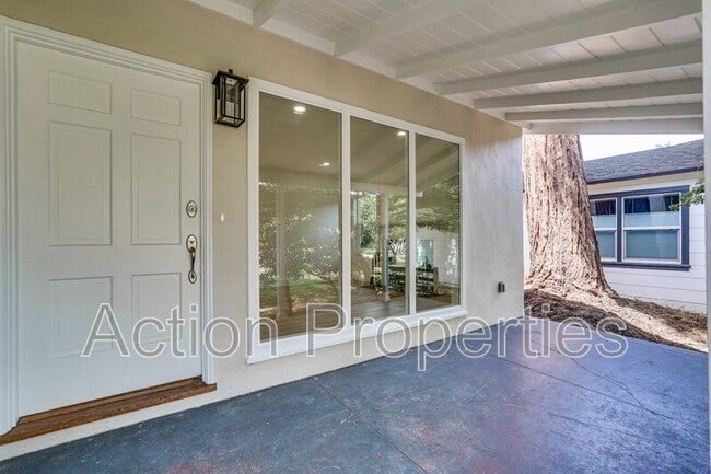 Building Photo - 207 Haight St