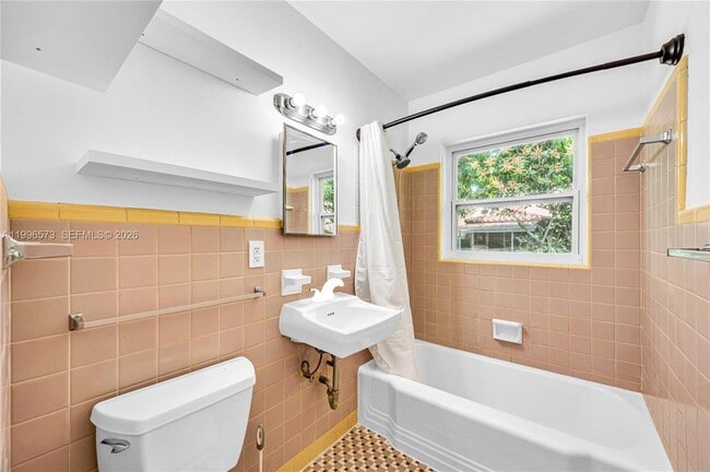 Building Photo - 1280 NE 115th St