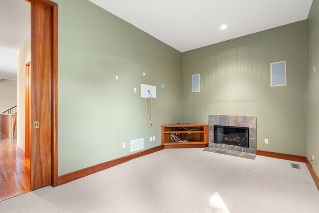 Building Photo - 225 Kenrick St