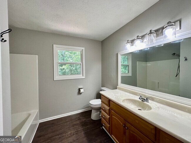 Building Photo - 197 Rock Garden Terrace N W