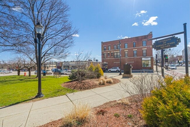 Building Photo - 648 Washington St