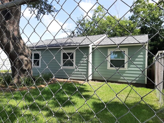 Building Photo - 7607 Moss Rose St