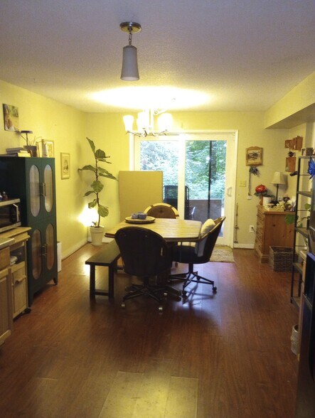 Eat in kitchen - 2050 SW Pheasant Dr