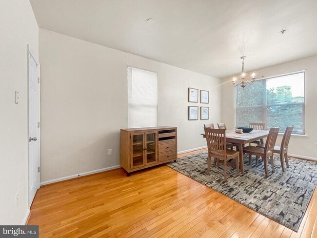 Building Photo - 12 S Exeter St