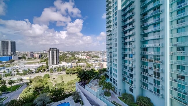 Building Photo - 1800 N Bayshore Dr