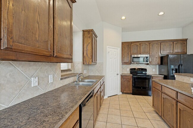 Building Photo - Beautiful home located in McKinney's Heights at Westridge!