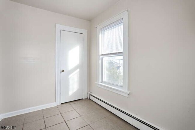 Building Photo - 68 Mohawk Ave
